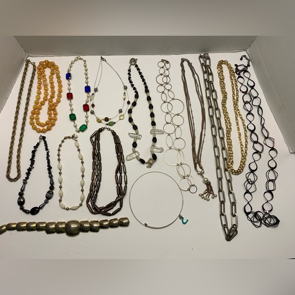 15 Assorted Costume Jewelry Fashion Necklaces & More - Some Marked - Picture 1 of 6